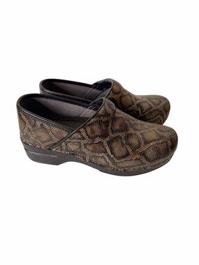 Dansko Clogs in Brown Snake-Print EU 39 US 9